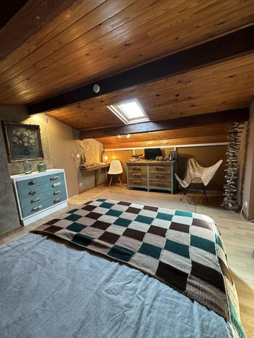 Haut De Villa Atypique,Terrasse,Barbecue,Velos 라 가르드 외부 사진